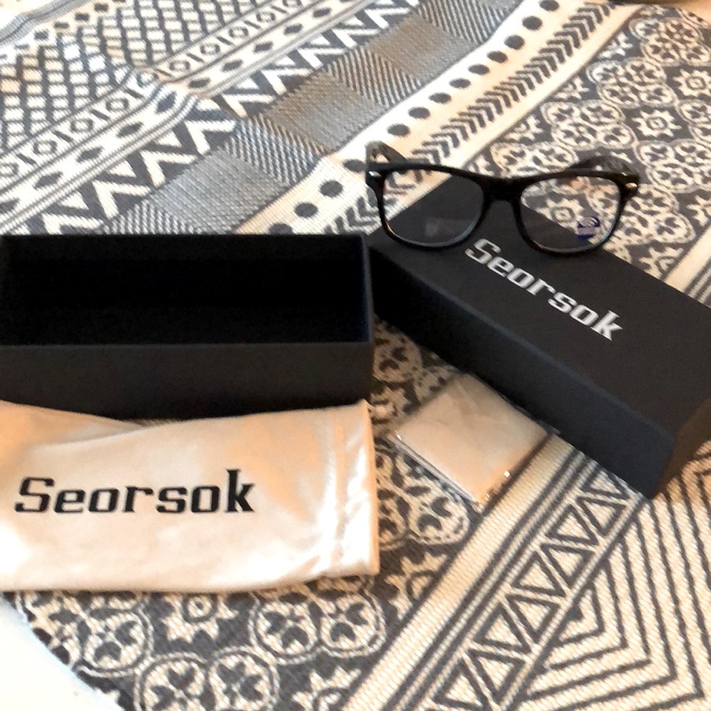 Brand new Seorsok reading glasses. Small